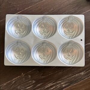 Wilton Metallic Pumpkin Cakelet Pan